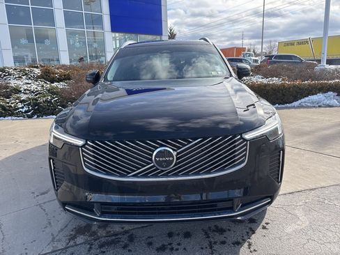 Certified 2025 Volvo XC90 B6 Plus image 3