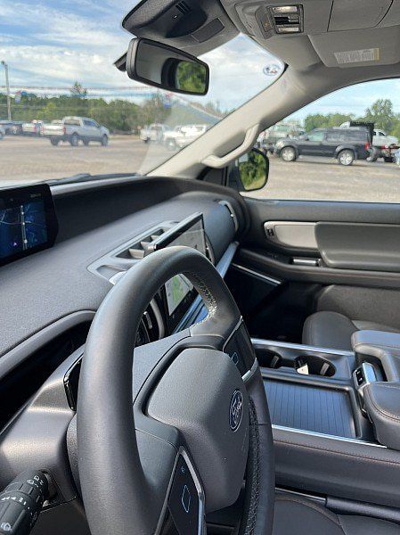 Used 2025 Ford Expedition Active AWD/4WD image 11