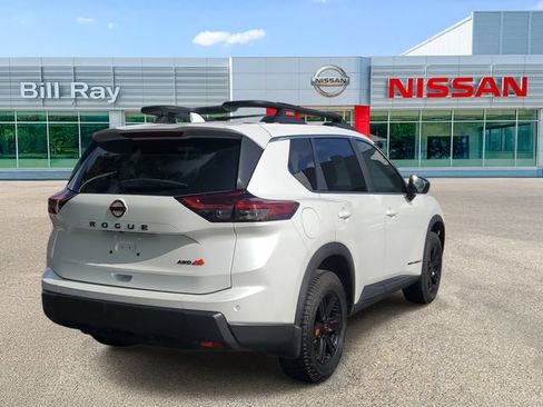 Used 2025 Nissan Rogue SV AWD/4WD image 4