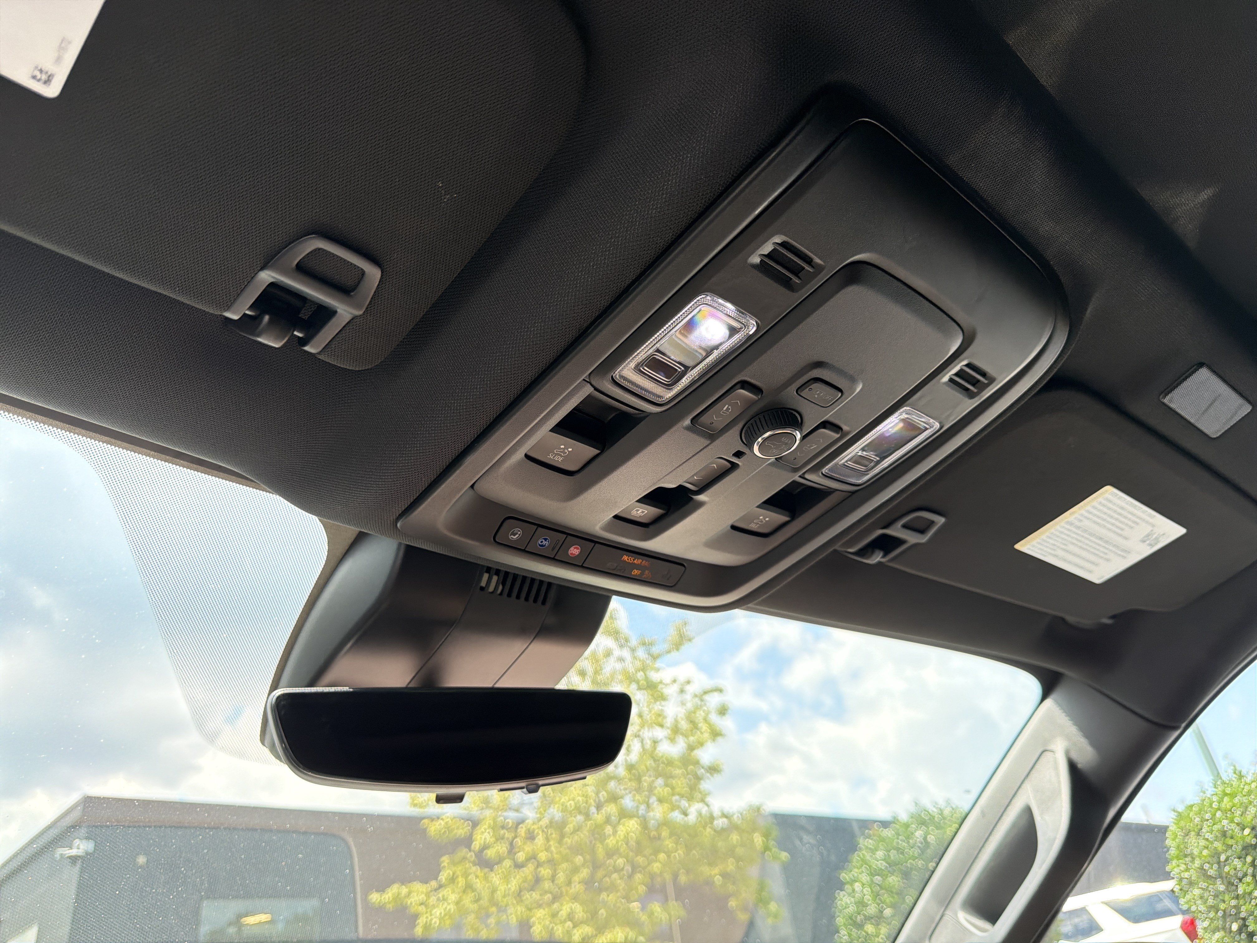 Used 2025 Chevrolet Tahoe High Country AWD/4WD image 22
