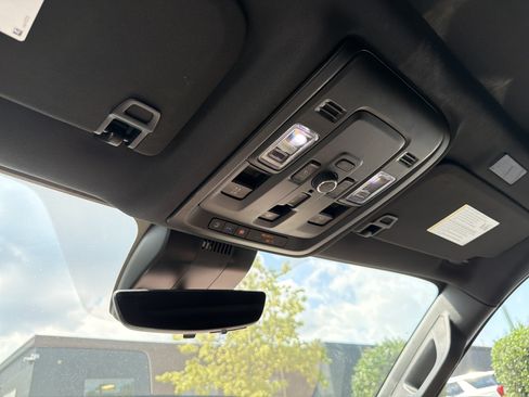 Used 2025 Chevrolet Tahoe High Country AWD/4WD image 22