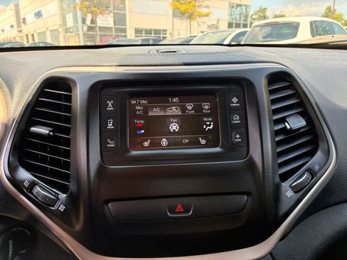Used 2017 Jeep Cherokee Sport w/ Cold Weather Group AWD/4WD image 23
