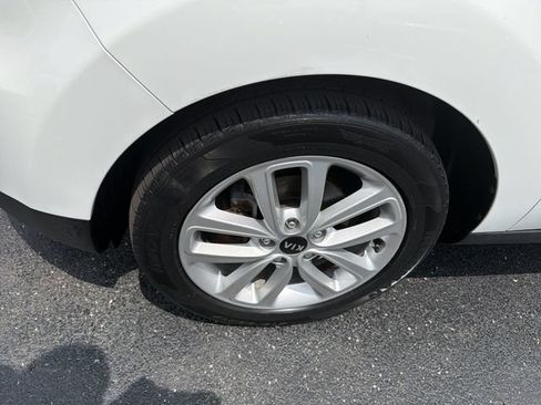 Used 2019 Kia Soul + FWD image 17