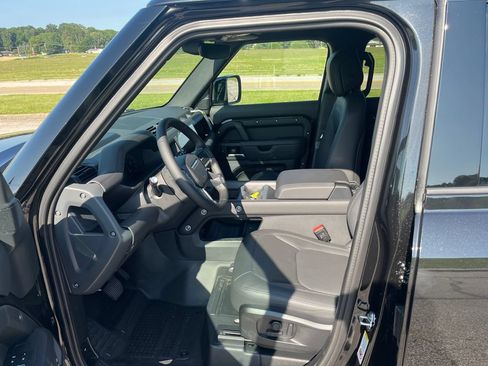 New 2026 Land Rover Defender 110 X-Dynamic SE AWD/4WD image 9