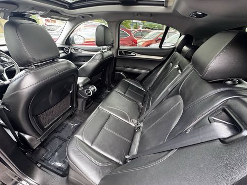 Used 2019 Alfa Romeo Stelvio Sport w/ Quick Order Package 22J Sport AWD/4WD image 17