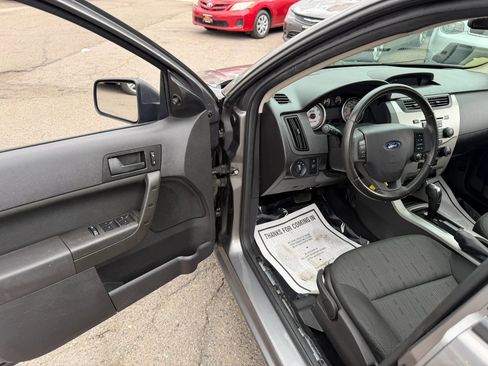 Used 2009 Ford Focus SE image 11