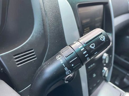 Used 2015 Ford Explorer XLT w/ Equipment Group 202A image 40