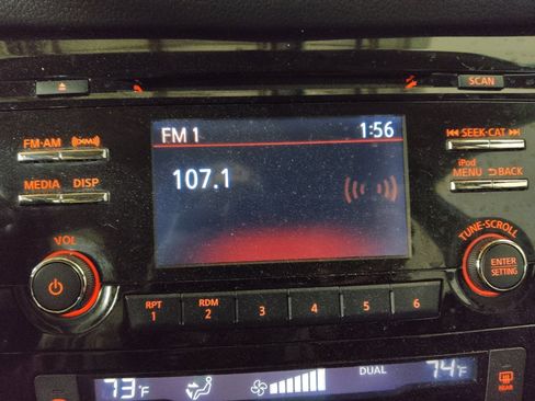 Used 2017 Nissan Rogue SV image 25