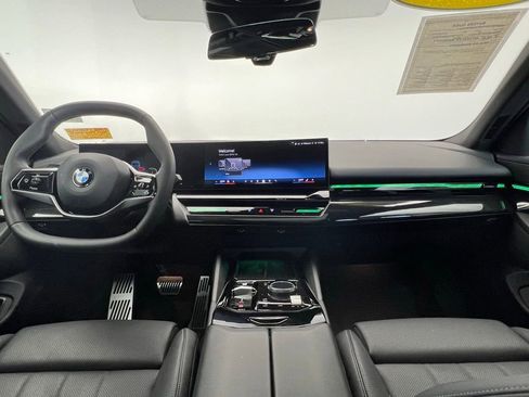 Certified 2024 BMW 530i w/ Premium Package image 10