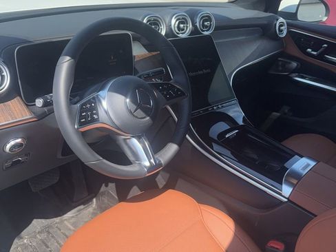 Used 2025 Mercedes-Benz GLC 300 4MATIC image 7