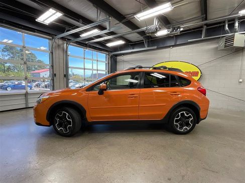 Used 2015 Subaru Crosstrek 2.0i Premium w/ Moonroof Package AWD/4WD image 2