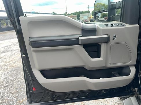 Used 2017 Ford F250 XLT w/ XLT Premium Package AWD/4WD image 15