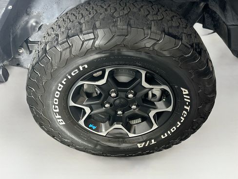 Used 2023 Jeep Wrangler Unlimited Rubicon 4xe AWD/4WD image 11