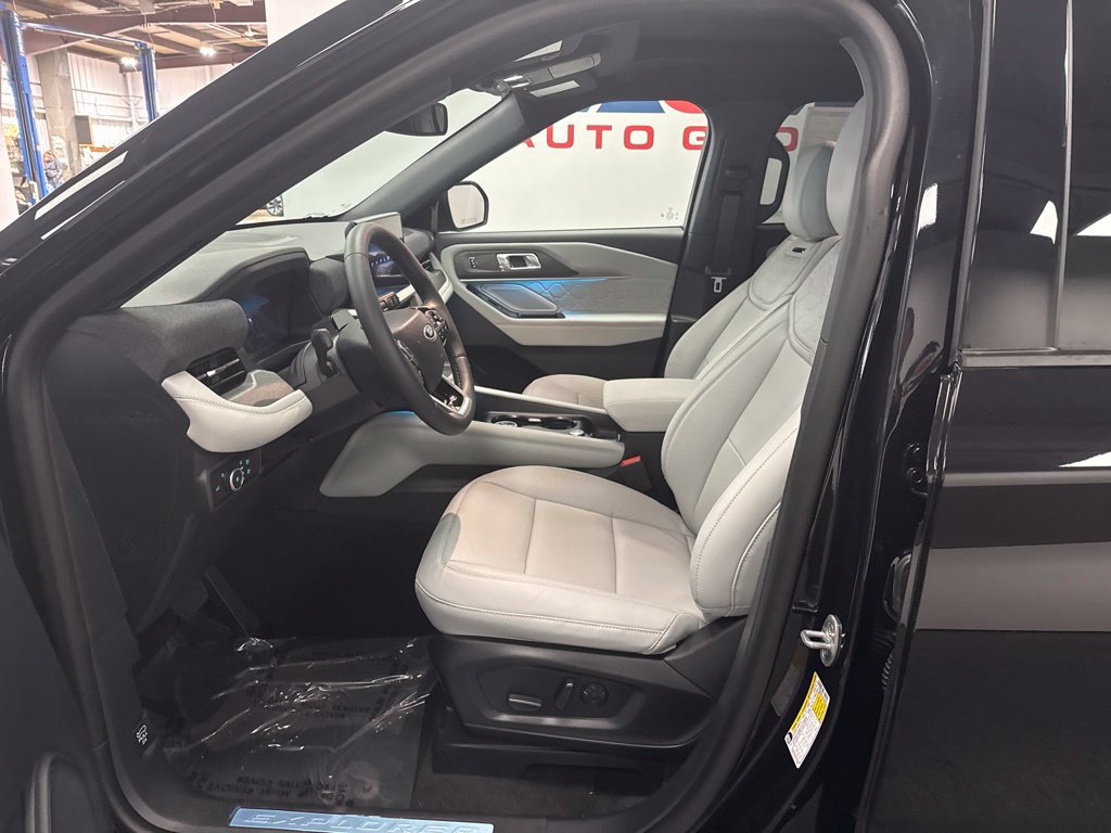 New 2027 Ford Explorer Platinum w/ 3.0L Ultimate Package AWD/4WD image 15