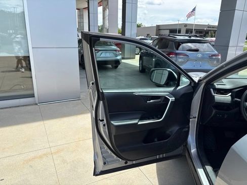 Used 2025 Toyota RAV4 XLE AWD/4WD image 22