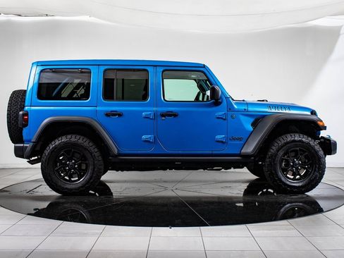 Used 2024 Jeep Wrangler Unlimited image 11