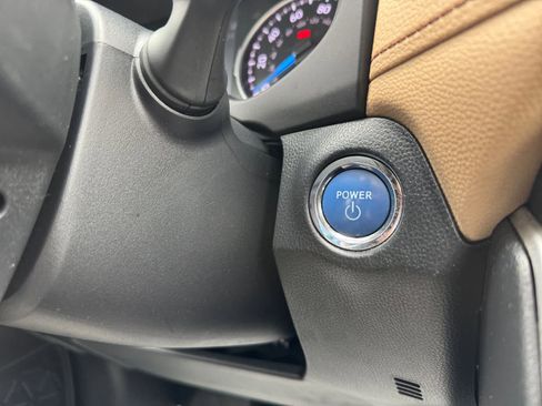 Used 2019 Toyota RAV4 XLE AWD/4WD image 7