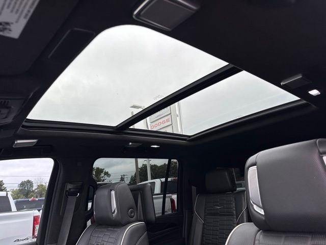 Used 2023 Cadillac Escalade ESV V AWD/4WD image 15
