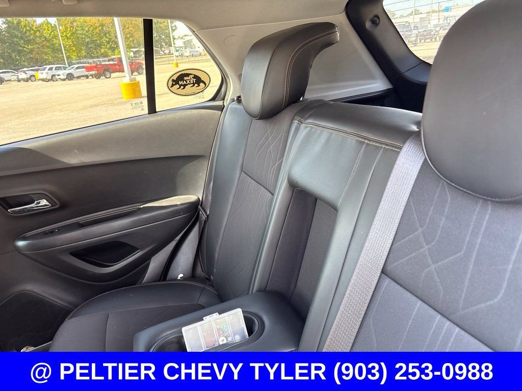 Used 2017 Chevrolet Trax LT w/ LT Convenience Package FWD image 19