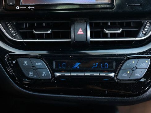 Used 2018 Toyota C-HR XLE FWD image 32