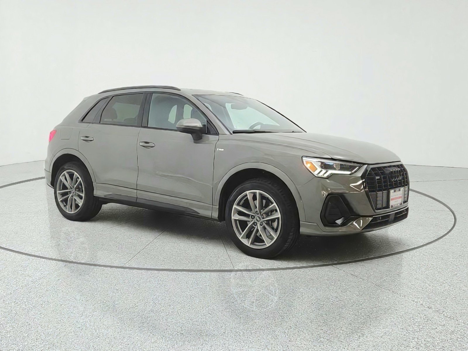 Used 2023 Audi Q3 2.0T Premium w/ Black Optic Sport Package AWD/4WD image 3
