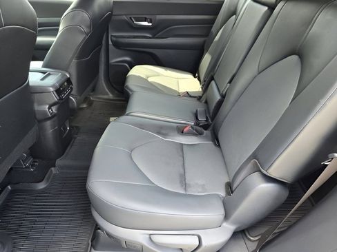 Used 2024 Toyota Grand Highlander AWD image 26