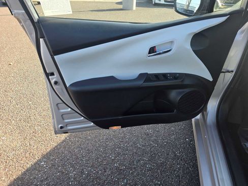 Used 2021 Toyota Prius Prime XLE image 22