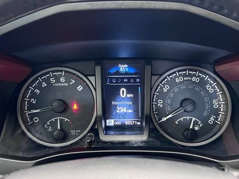 Used 2018 Toyota Tacoma TRD Off-Road AWD/4WD image 19