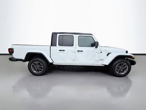 Used 2023 Jeep Gladiator Overland image 2