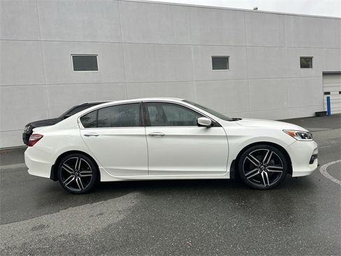 Used 2017 Honda Accord Sport image 6