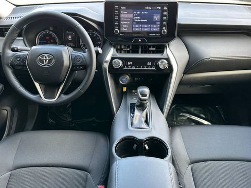 Used 2022 Toyota Venza LE image 13