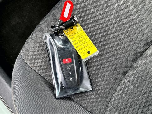 Used 2019 Toyota RAV4 XLE w/ Convenience Package FWD image 15