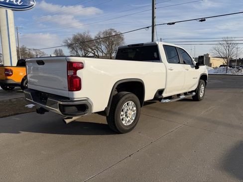 Used 2024 Chevrolet Silverado 2500 LT w/ Convenience Package image 4