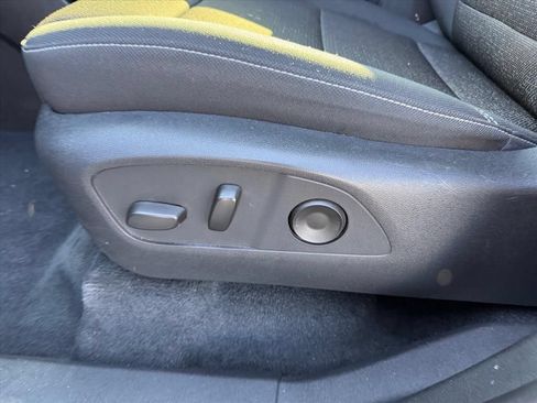 Used 2026 Chevrolet Traverse LT FWD image 16