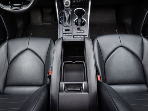 Used 2020 Toyota Highlander XLE image 34