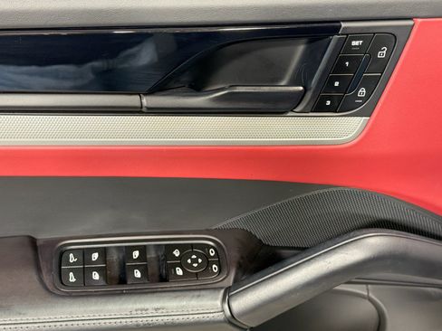 Certified 2025 Porsche Cayenne S AWD/4WD image 23