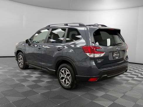 Used 2021 Subaru Forester Premium image 3