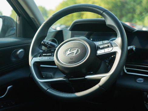 Used 2024 Hyundai Elantra Limited FWD image 14