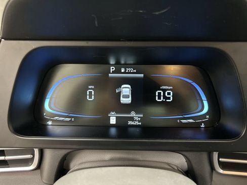 Used 2025 Hyundai Elantra SE FWD image 13
