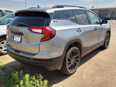 Used 2024 GMC Terrain SLE w/ Driver Convenience Package FWD image 4