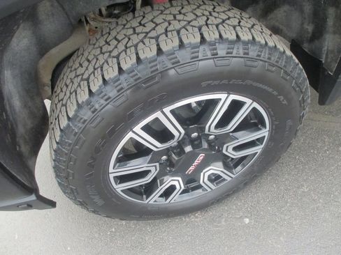 Used 2022 GMC Sierra 2500 AT4 w/ AT4 Premium Plus Package image 13