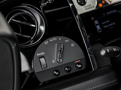 Used 2016 Rolls-Royce Wraith RWD image 23