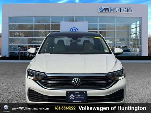 Certified 2023 Volkswagen Jetta SE w/ Panoramic Sunroof Package FWD image 2
