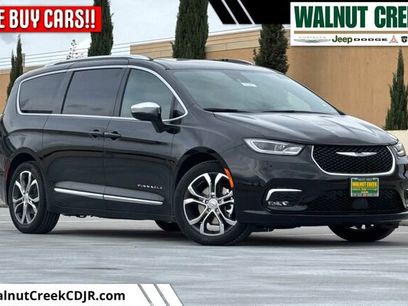 New 2026 Chrysler Pacifica Pinnacle w/ Trailer Tow Group