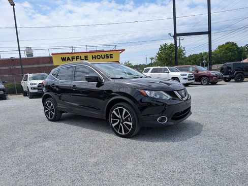 Used 2018 Nissan Rogue Sport SL w/ SL Premium Package FWD image 3