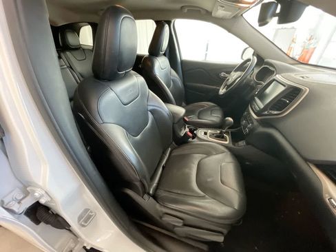 Used 2016 Jeep Cherokee Limited FWD image 23