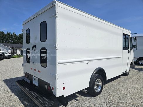 Used 2014 Ford E-350 and Econoline 350 Super Duty w/ A/C Prep Package image 5