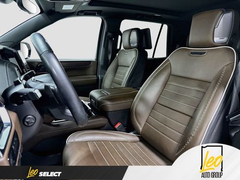 Used 2025 GMC Yukon Denali Ultimate AWD/4WD image 25