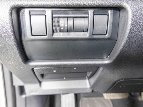 Used 2025 Subaru Crosstrek 2.0i Premium image 32