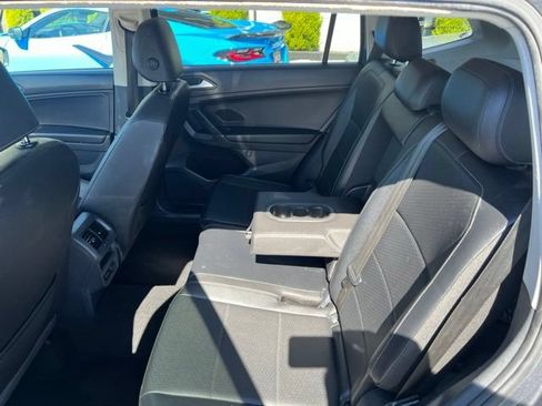 Used 2020 Volkswagen Tiguan SE AWD/4WD image 18